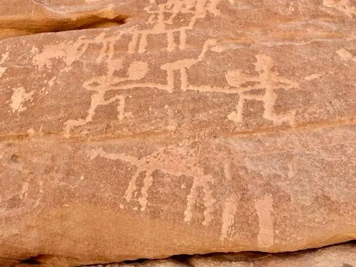 الكشف عن رسومات صخرية عمرها نحو 10 آلاف عام قرب سانت كاترين