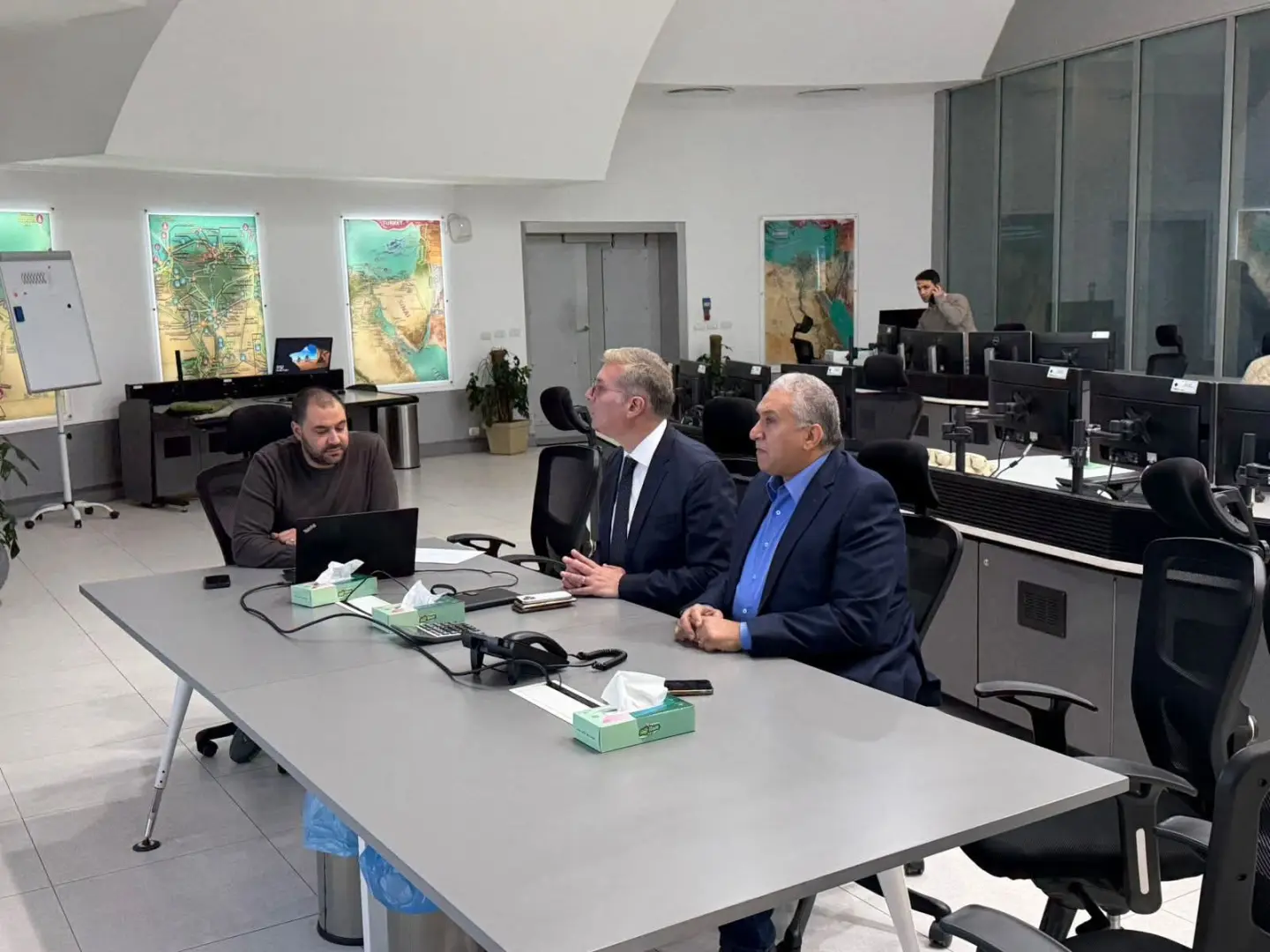 وزير البترول يفاجئ مركز التحكم بالشبكة القومية للغاز للاطمئنان على انتظام إمدادات الغاز للمستهلكين