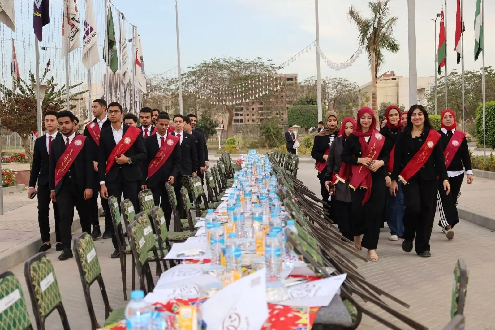 "طلاب من أجل مصر" تنظم حفل إفطار جماعيًا بساحات الجامعات - 1000468378