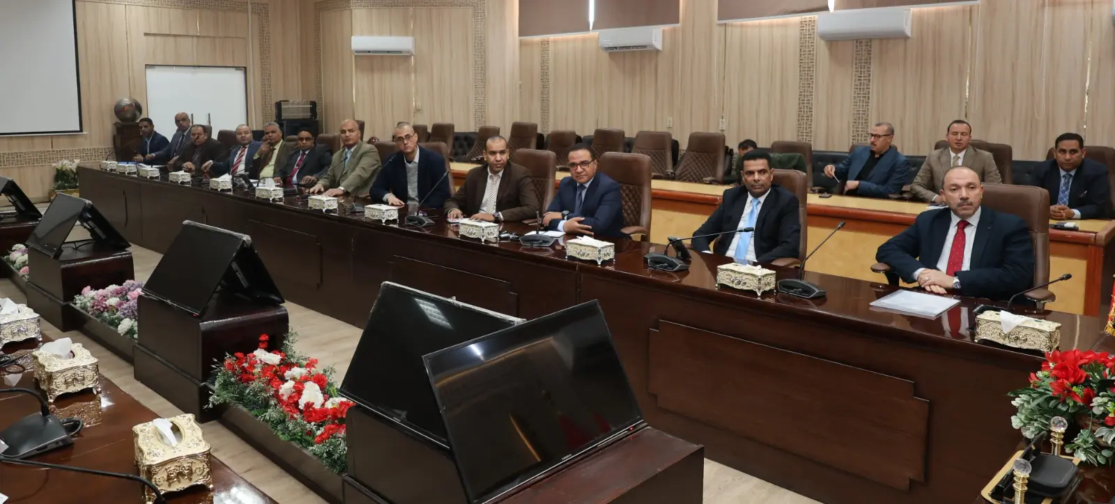 إطلاق المشروع الرئاسي لتقييم البرامج الدراسية بجامعة قنا - 1000470468