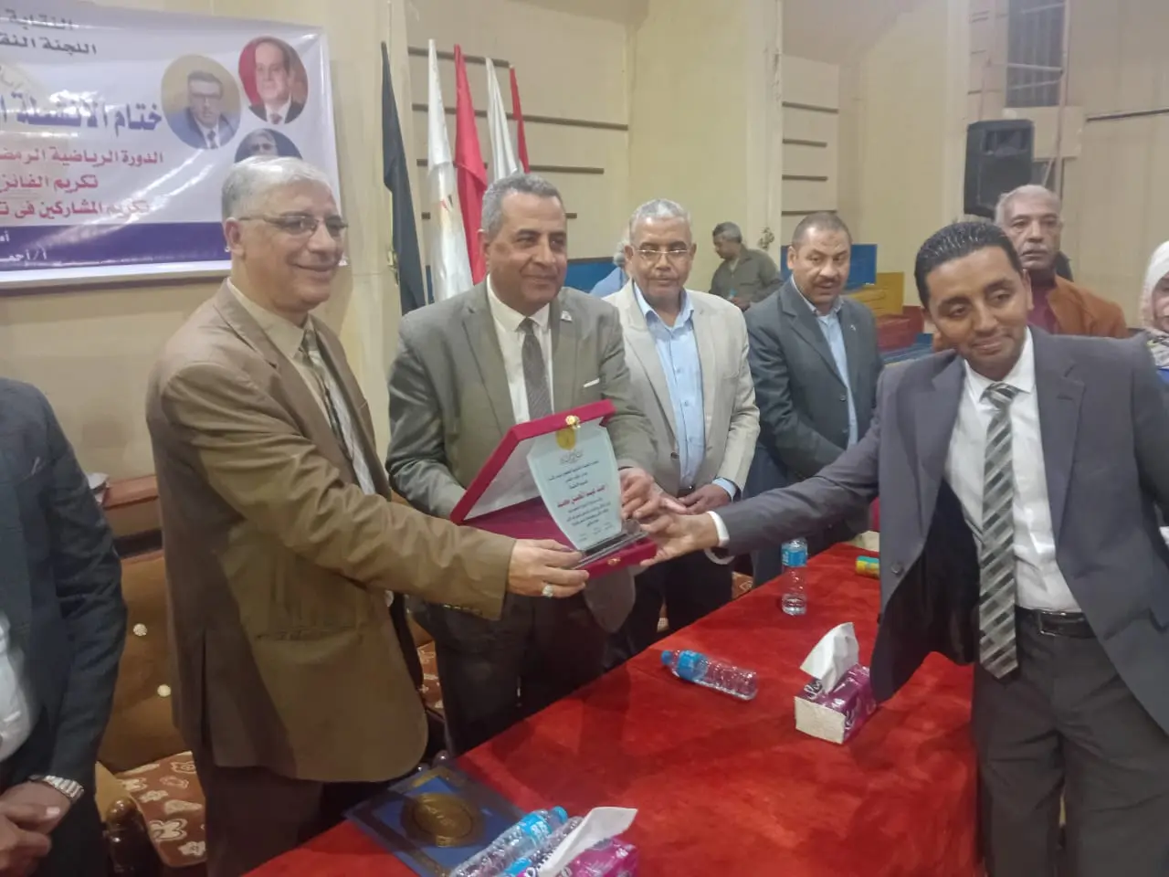 وكيل تعليم قنا يشهد ختام الأنشطة الرمضانية ويكرم الفرق الفائزة - 1000470658