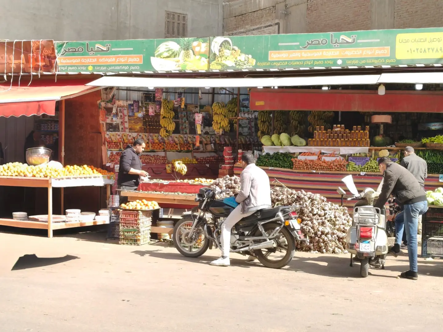 الأزمات الدولية تضغط على جيوب المصريين.. والمواطنون يؤكدون: ارتفاع الأسعار عبء.. والأمان في الوطن فوق كل اعتبار - 1000471895