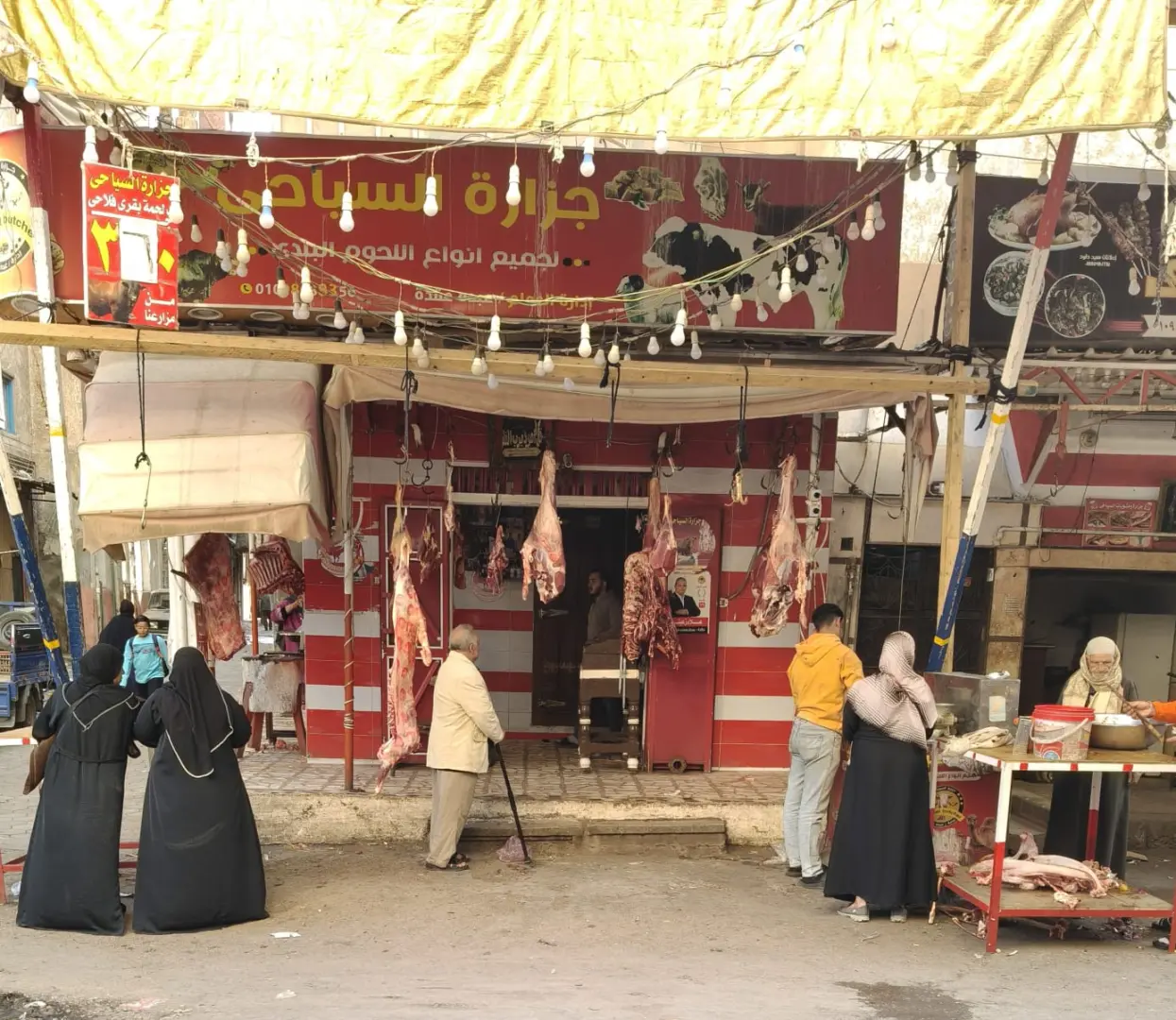 الأزمات الدولية تضغط على جيوب المصريين.. والمواطنون يؤكدون: ارتفاع الأسعار عبء.. والأمان في الوطن فوق كل اعتبار - 1000471897 1