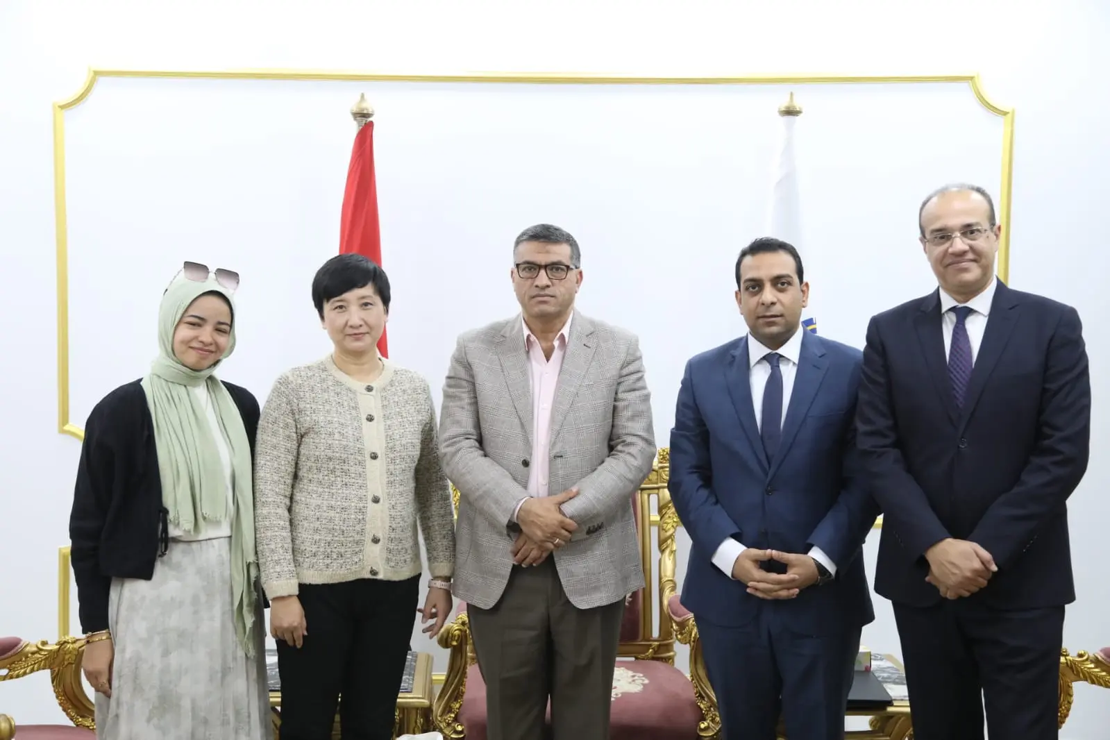 محافظ قنا يشهد توقيع بروتوكول تعاون مع شركة K Vision & Connect لتوفير فرص عمل للشباب بالمصانع