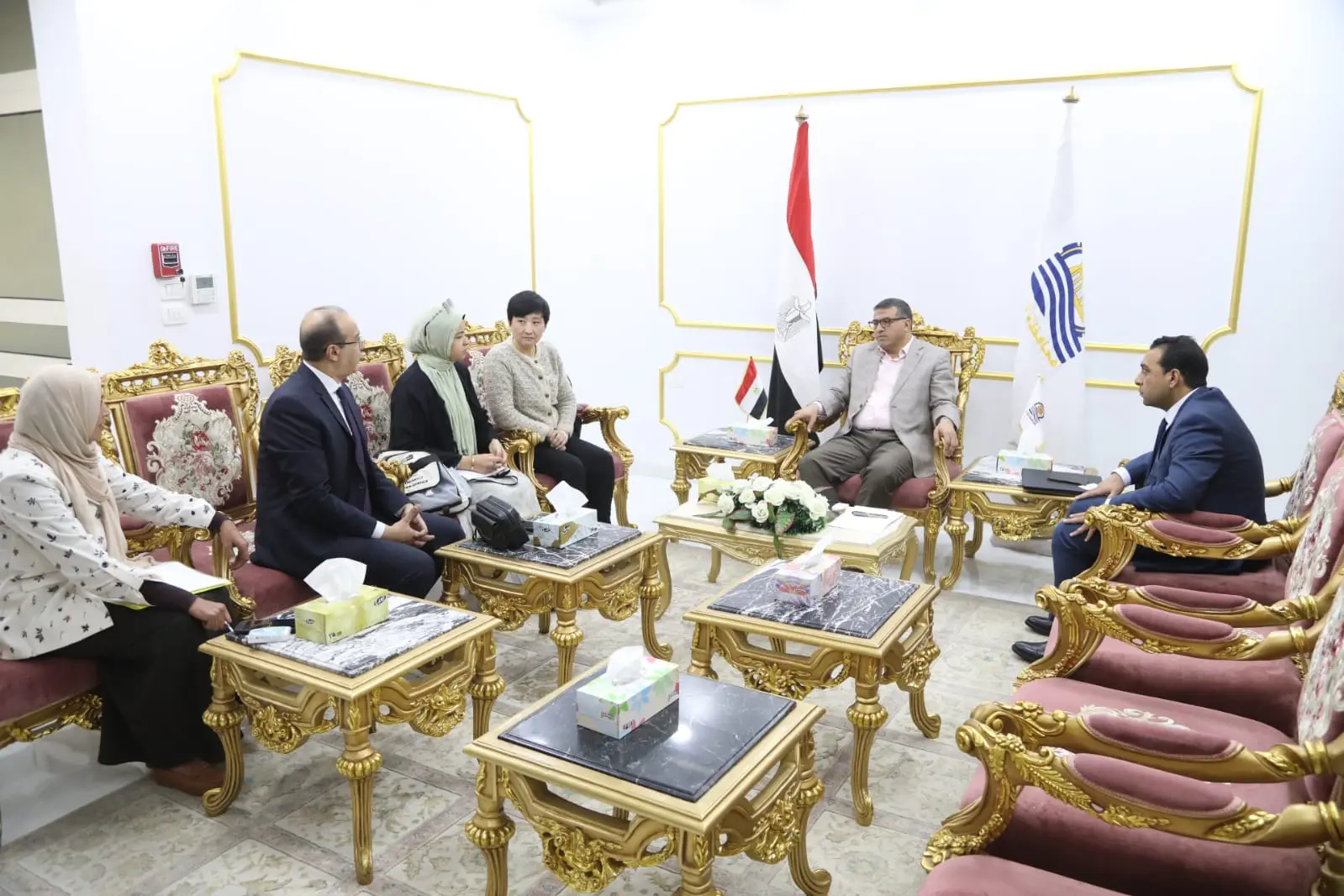 محافظ قنا يشهد توقيع بروتوكول تعاون مع شركة K Vision & Connect لتوفير فرص عمل للشباب بالمصانع - 1000473178