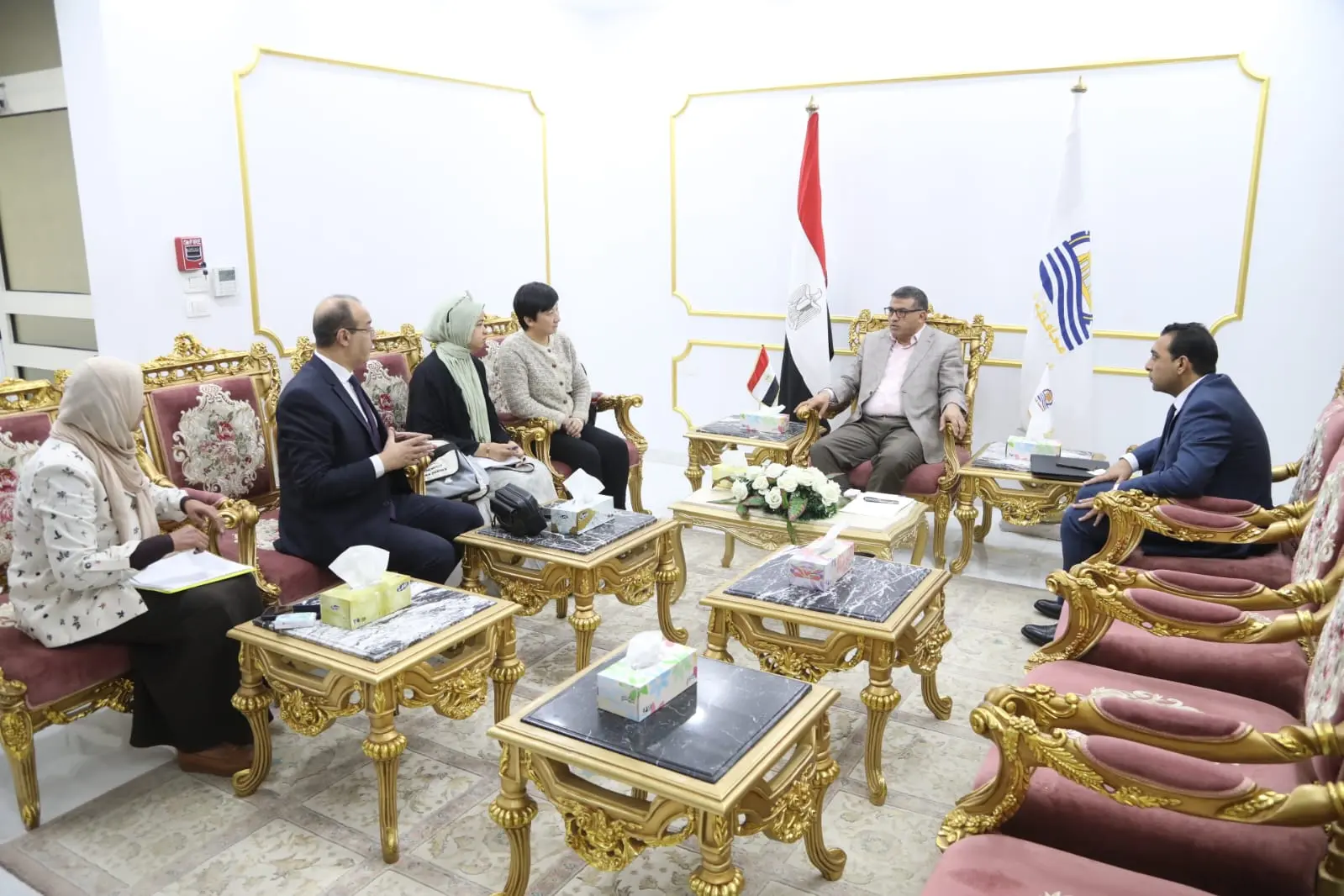 محافظ قنا يشهد توقيع بروتوكول تعاون مع شركة K Vision & Connect لتوفير فرص عمل للشباب بالمصانع - 1000473181