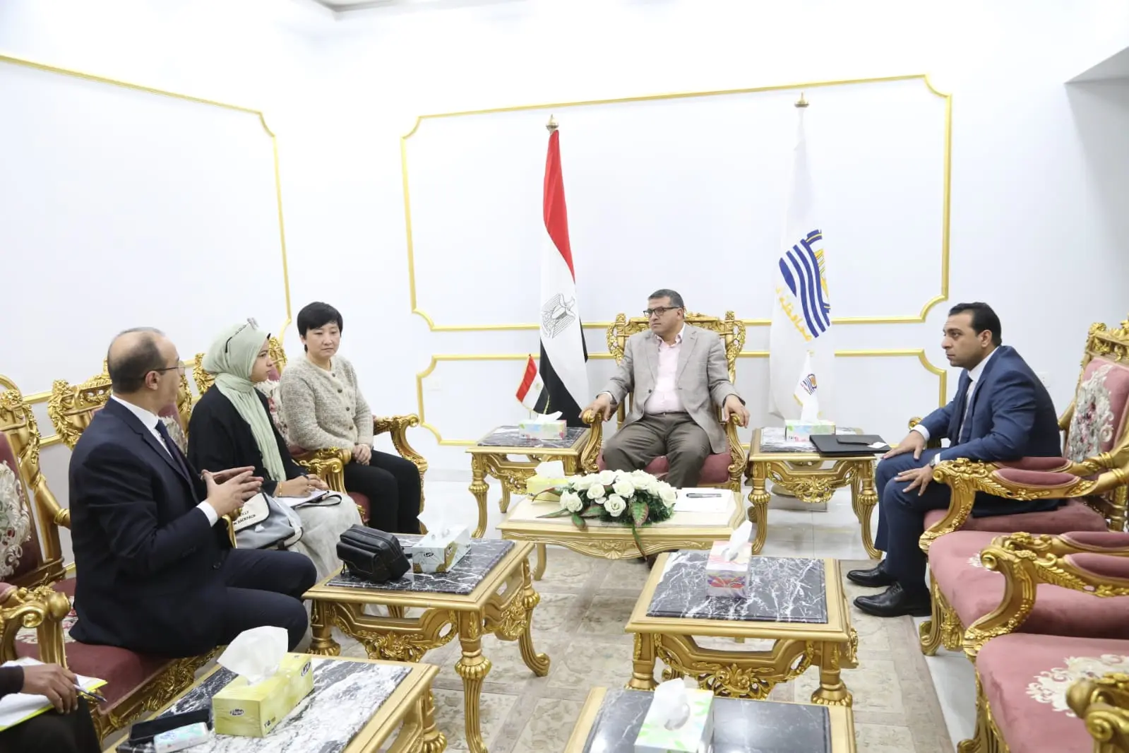 محافظ قنا يشهد توقيع بروتوكول تعاون مع شركة K Vision & Connect لتوفير فرص عمل للشباب بالمصانع - 1000473184