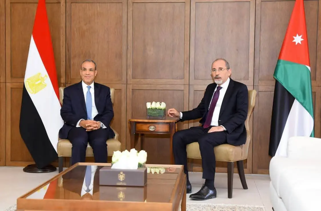 وزير الخارجية يعقد مباحثات مع نظيره الأردني في عمّان حول تداعيات التصعيد العسكري