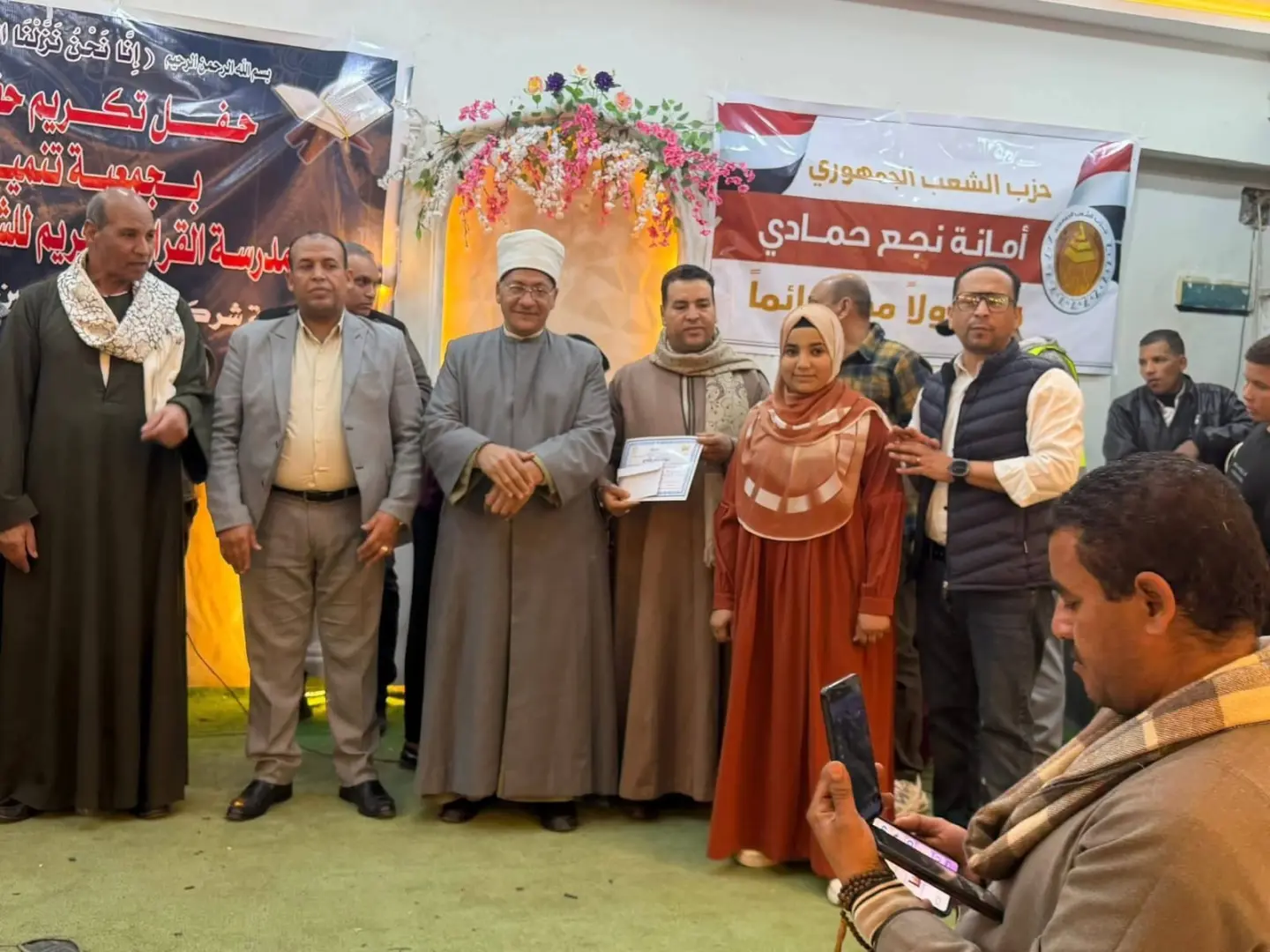 "الشعب الجمهوري" يكرم 100 من حفظة القرآن الكريم في احتفالية رمضانية بنجع حمادي - 1000478738