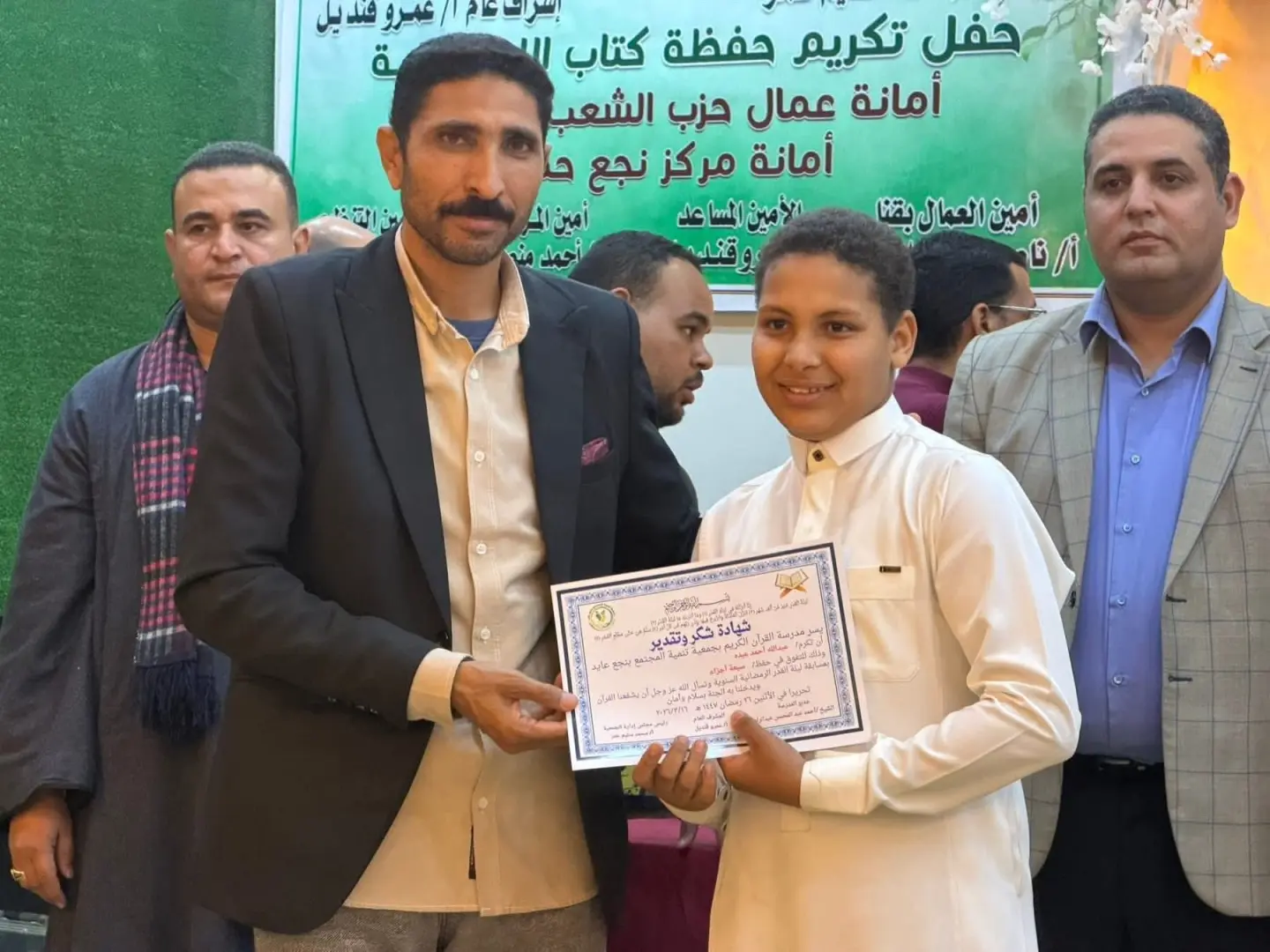 "الشعب الجمهوري" يكرم 100 من حفظة القرآن الكريم في احتفالية رمضانية بنجع حمادي - 1000478740