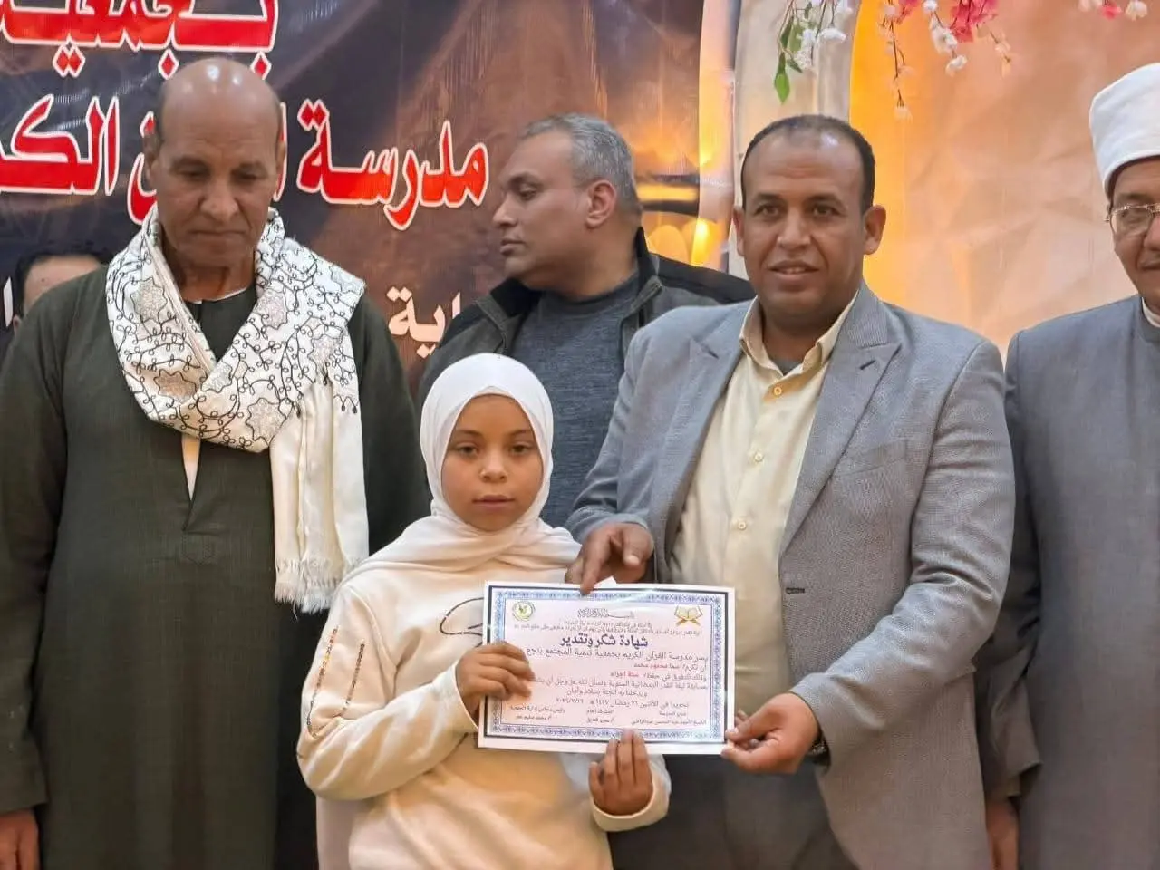 "الشعب الجمهوري" يكرم 100 من حفظة القرآن الكريم في احتفالية رمضانية بنجع حمادي - 1000478755