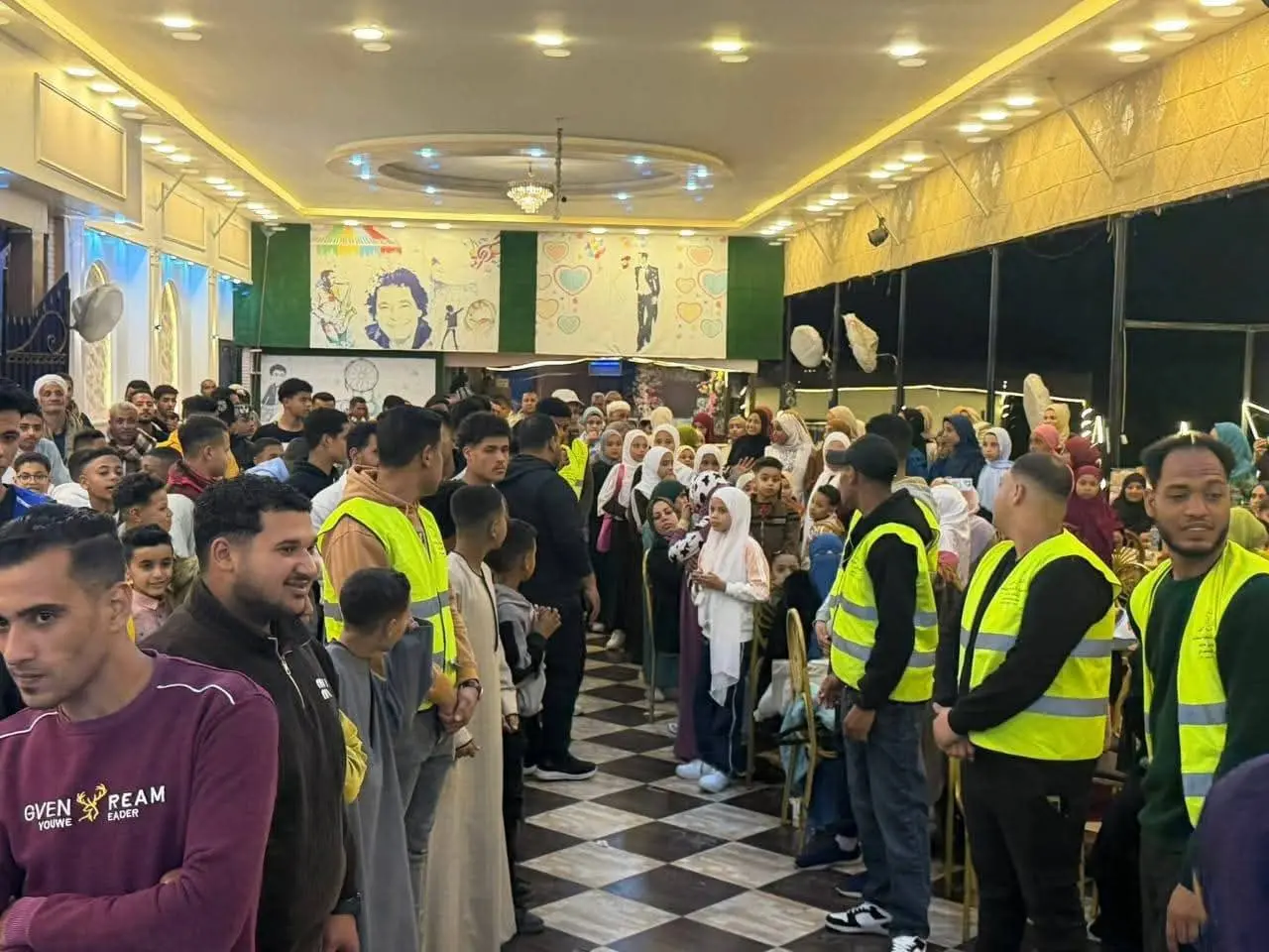"الشعب الجمهوري" يكرم 100 من حفظة القرآن الكريم في احتفالية رمضانية بنجع حمادي - 1000478761