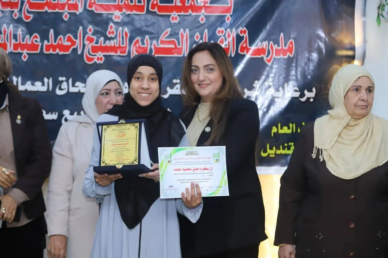 "الشعب الجمهوري" يكرم 100 من حفظة القرآن الكريم في احتفالية رمضانية بنجع حمادي - 1000478774