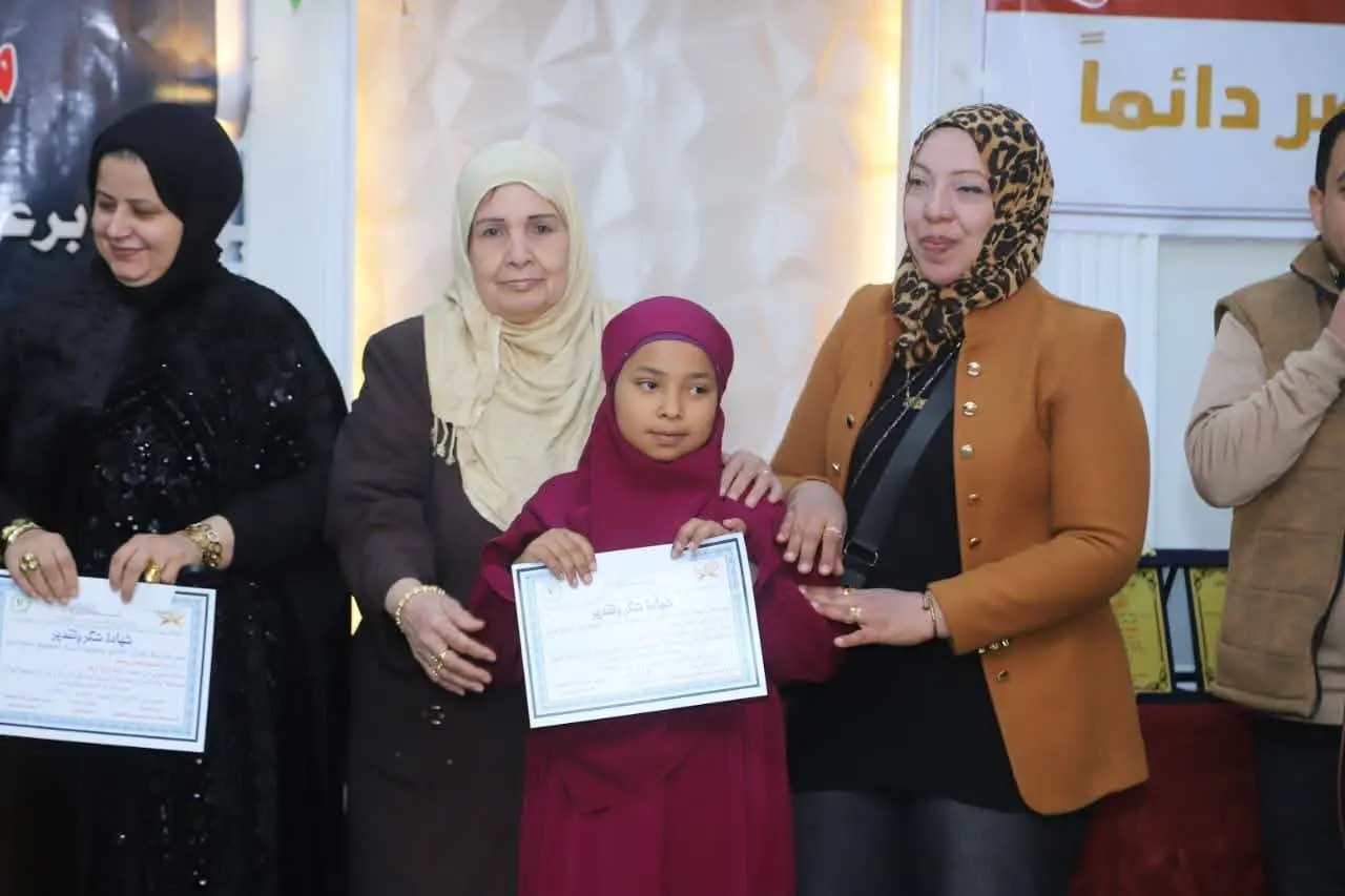 "الشعب الجمهوري" يكرم 100 من حفظة القرآن الكريم في احتفالية رمضانية بنجع حمادي - 1000478779