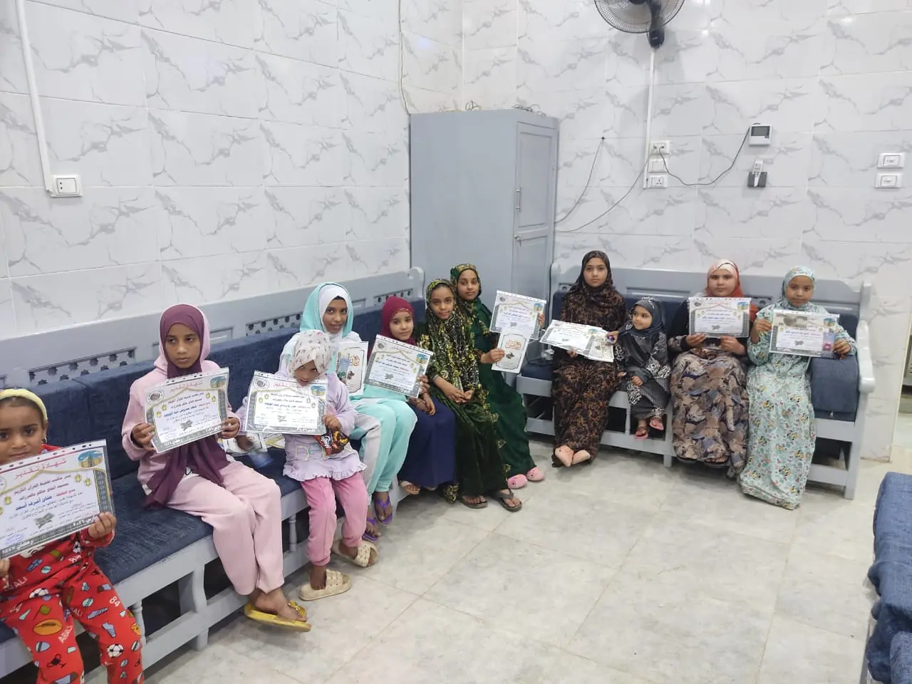 تكريم 135 من حفظة القرآن الكريم في احتفالية كبرى بقرية الحرزات بنقادة - 1000479136