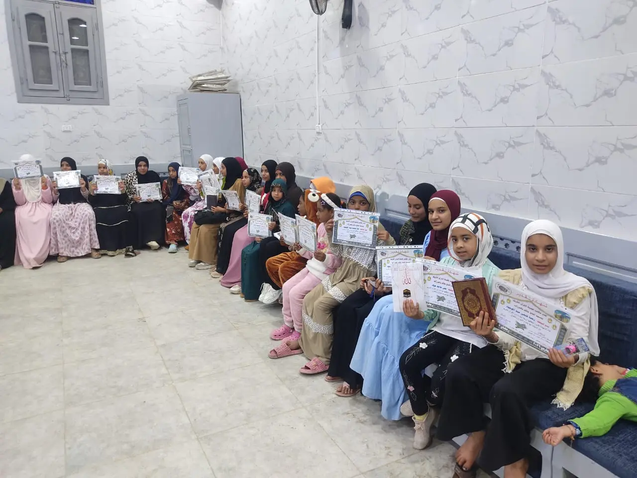 تكريم 135 من حفظة القرآن الكريم في احتفالية كبرى بقرية الحرزات بنقادة - 1000479139