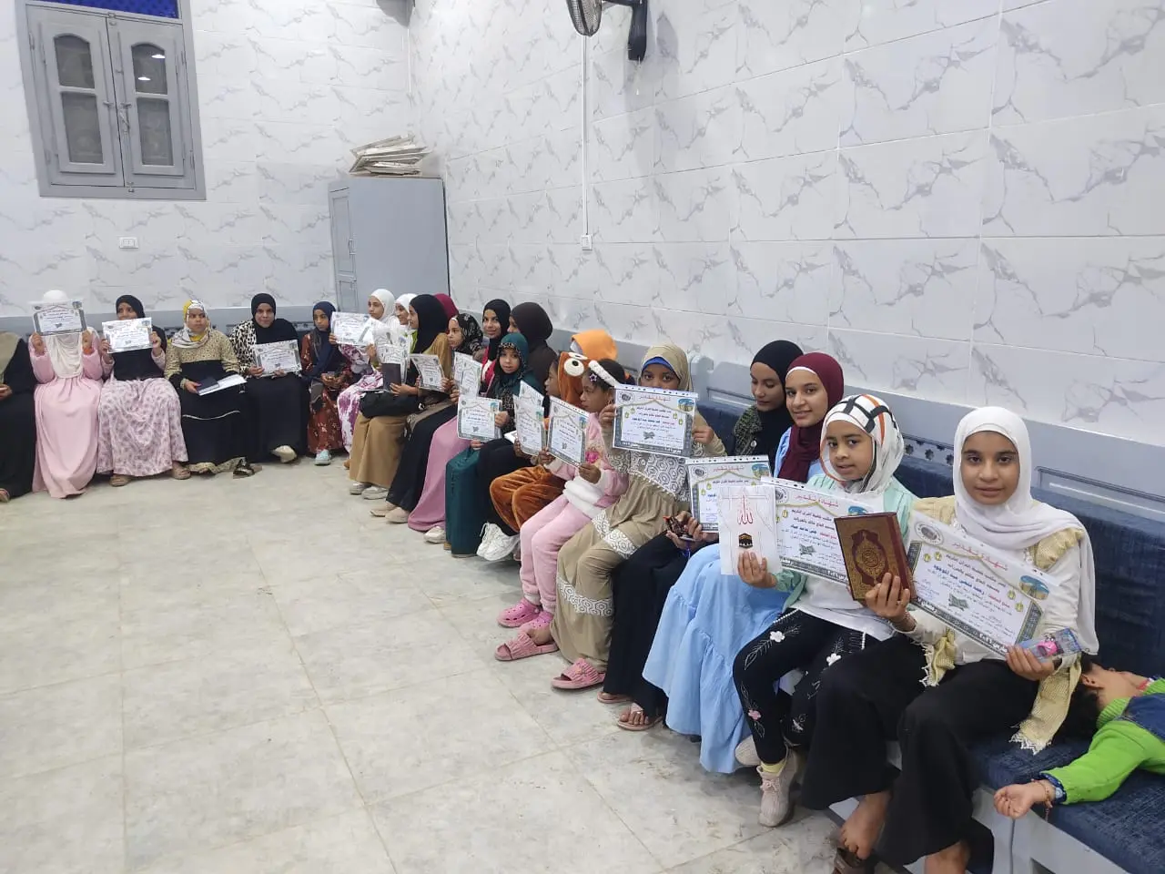 تكريم 135 من حفظة القرآن الكريم في احتفالية كبرى بقرية الحرزات بنقادة - 1000479142