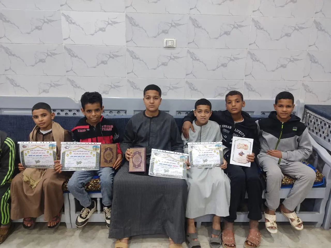 تكريم 135 من حفظة القرآن الكريم في احتفالية كبرى بقرية الحرزات بنقادة - 1000479151
