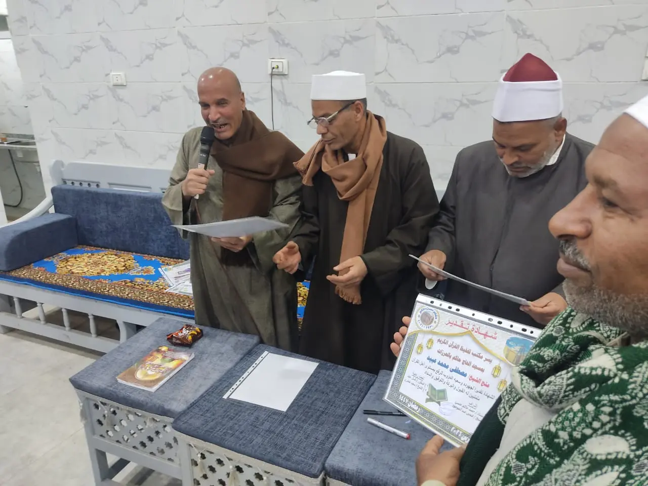 تكريم 135 من حفظة القرآن الكريم في احتفالية كبرى بقرية الحرزات بنقادة - 1000479166