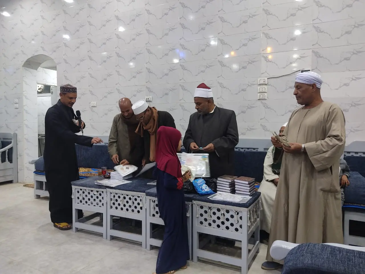تكريم 135 من حفظة القرآن الكريم في احتفالية كبرى بقرية الحرزات بنقادة - 1000479241