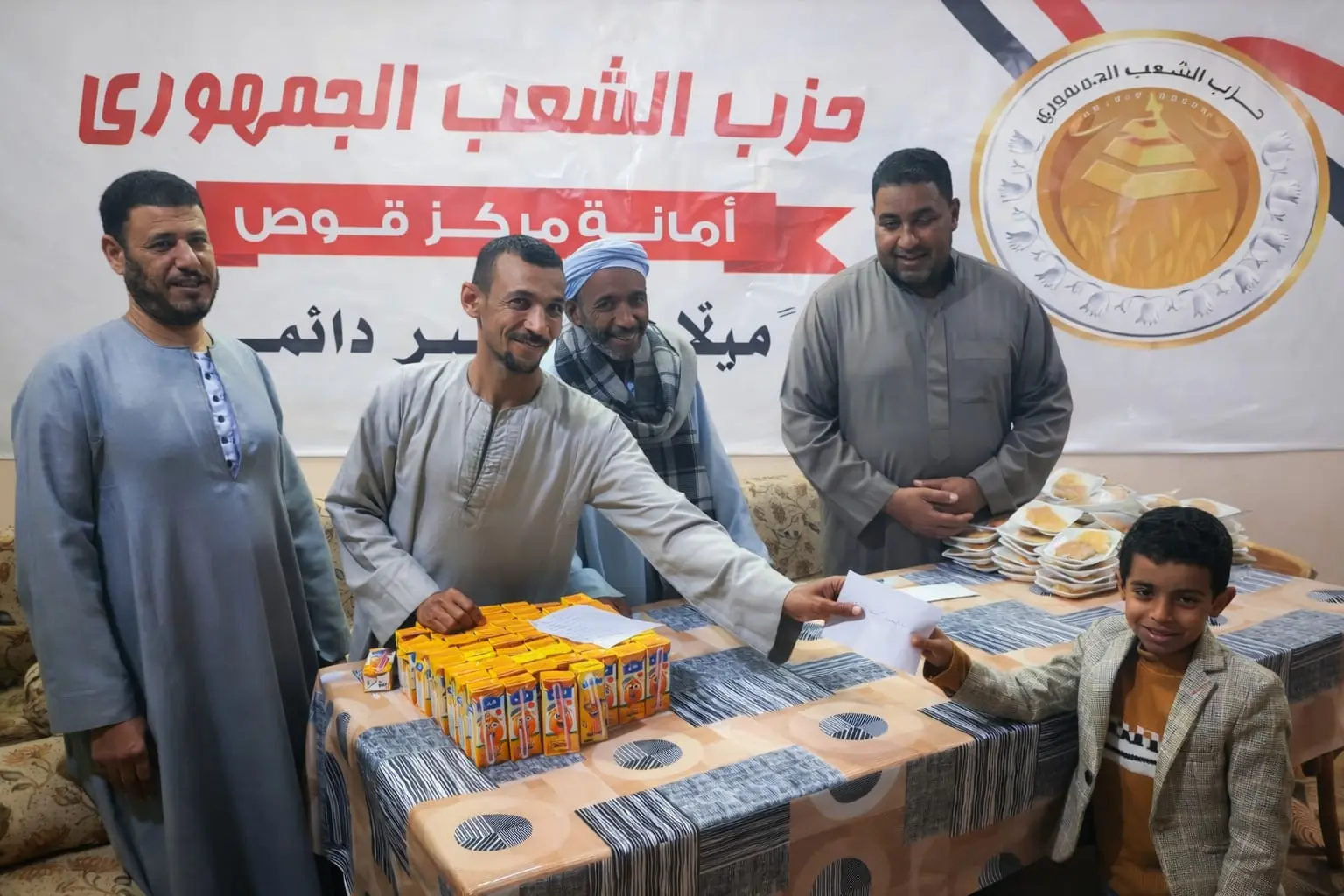 "الشعب الجمهوري" بقوص يكرم 1000 من حفظة القرآن الكريم في احتفالية كبرى - 1000479838
