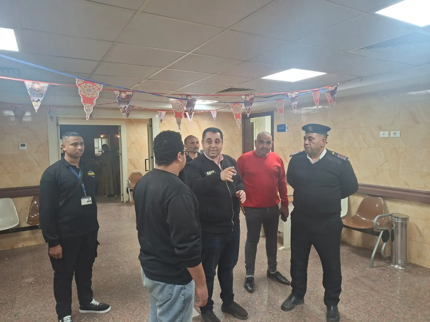 وكيل صحة قنا يفاجئ مستشفى أبوتشت المركزي بجولة مسائية لمتابعة جاهزية الخدمات خلال عيد الفطر - 1000479900