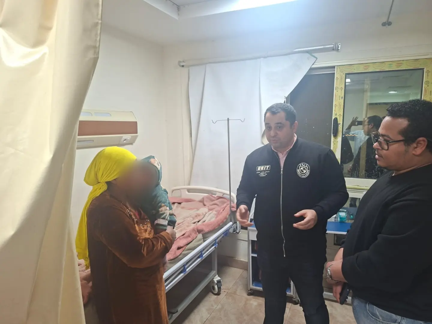 وكيل صحة قنا يفاجئ مستشفى أبوتشت المركزي بجولة مسائية لمتابعة جاهزية الخدمات خلال عيد الفطر - 1000479906