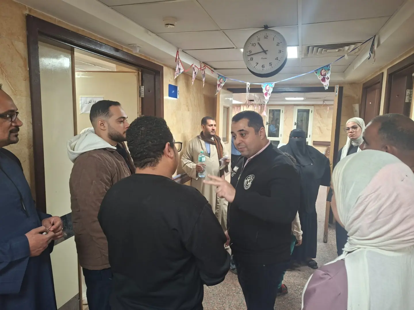 وكيل صحة قنا يفاجئ مستشفى أبوتشت المركزي بجولة مسائية لمتابعة جاهزية الخدمات خلال عيد الفطر - 1000479910