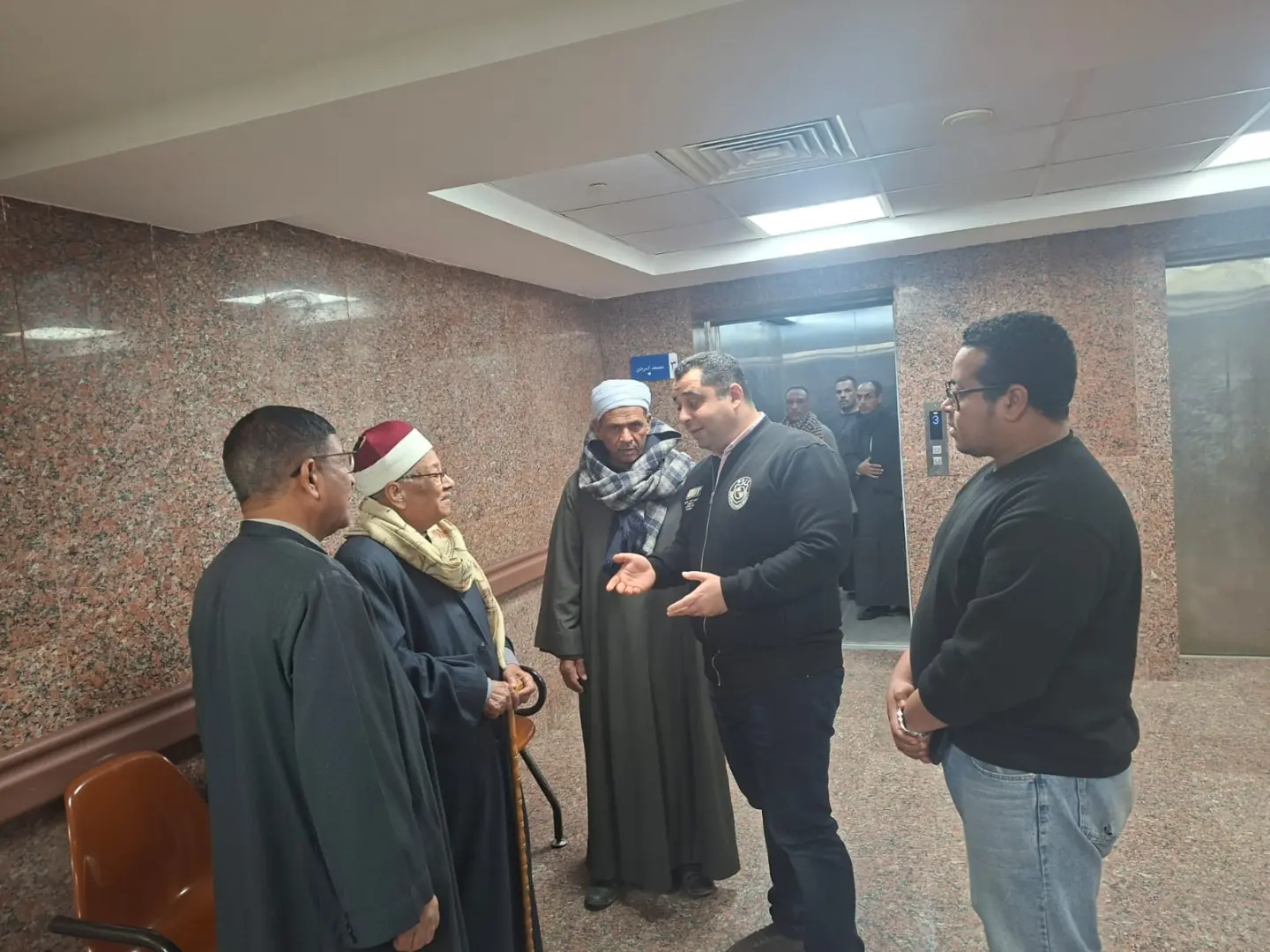 وكيل صحة قنا يفاجئ مستشفى أبوتشت المركزي بجولة مسائية لمتابعة جاهزية الخدمات خلال عيد الفطر - 1000479913