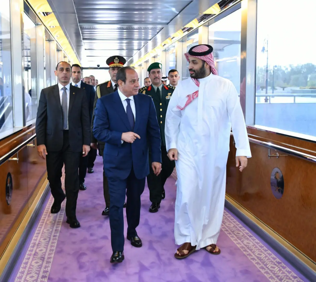 السيسي يؤكد من البحرين والسعودية: أمن الخليج جزء لا يتجزأ من الأمن القومي المصري - 1000486372
