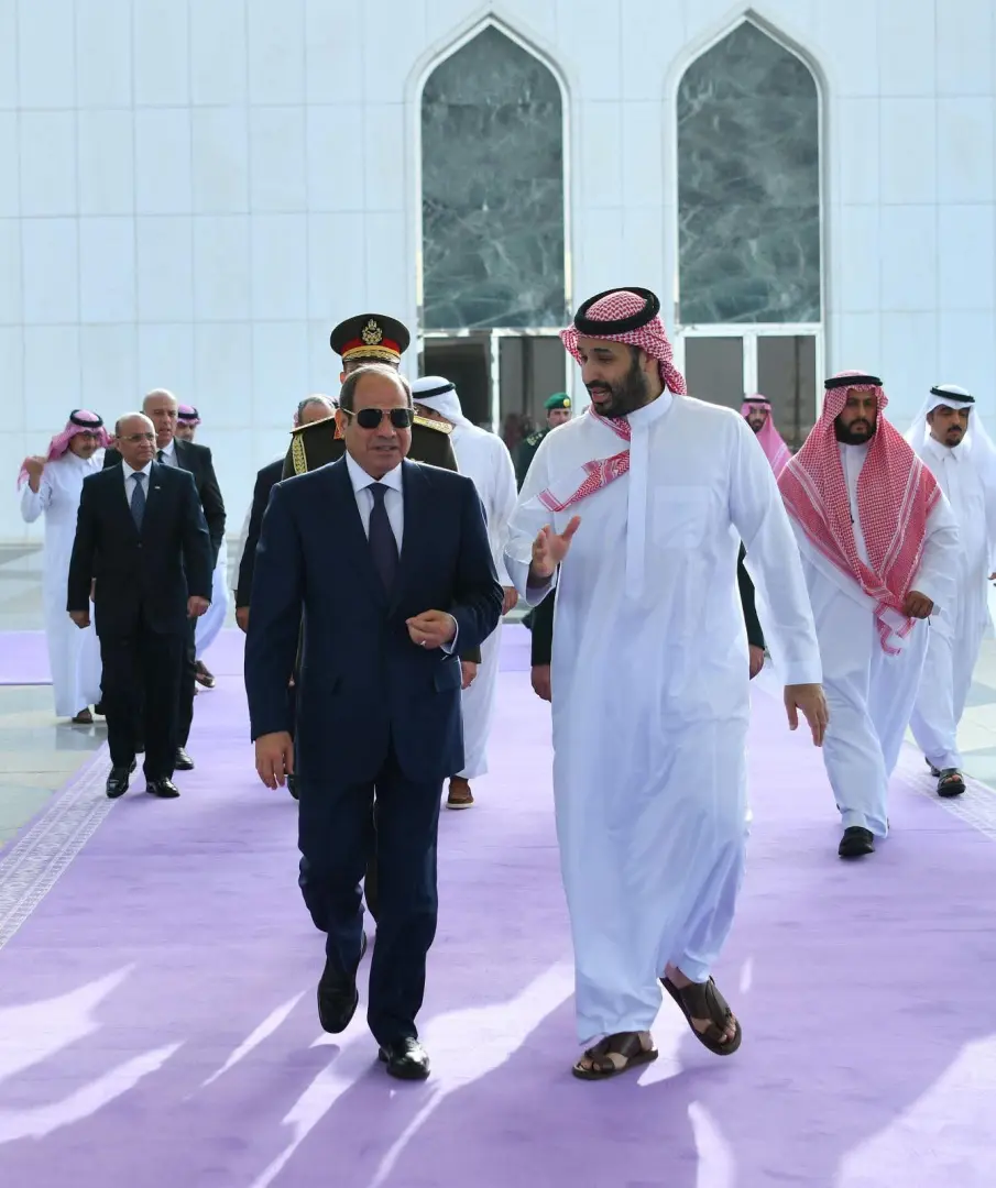 السيسي يؤكد من البحرين والسعودية: أمن الخليج جزء لا يتجزأ من الأمن القومي المصري - 1000486373