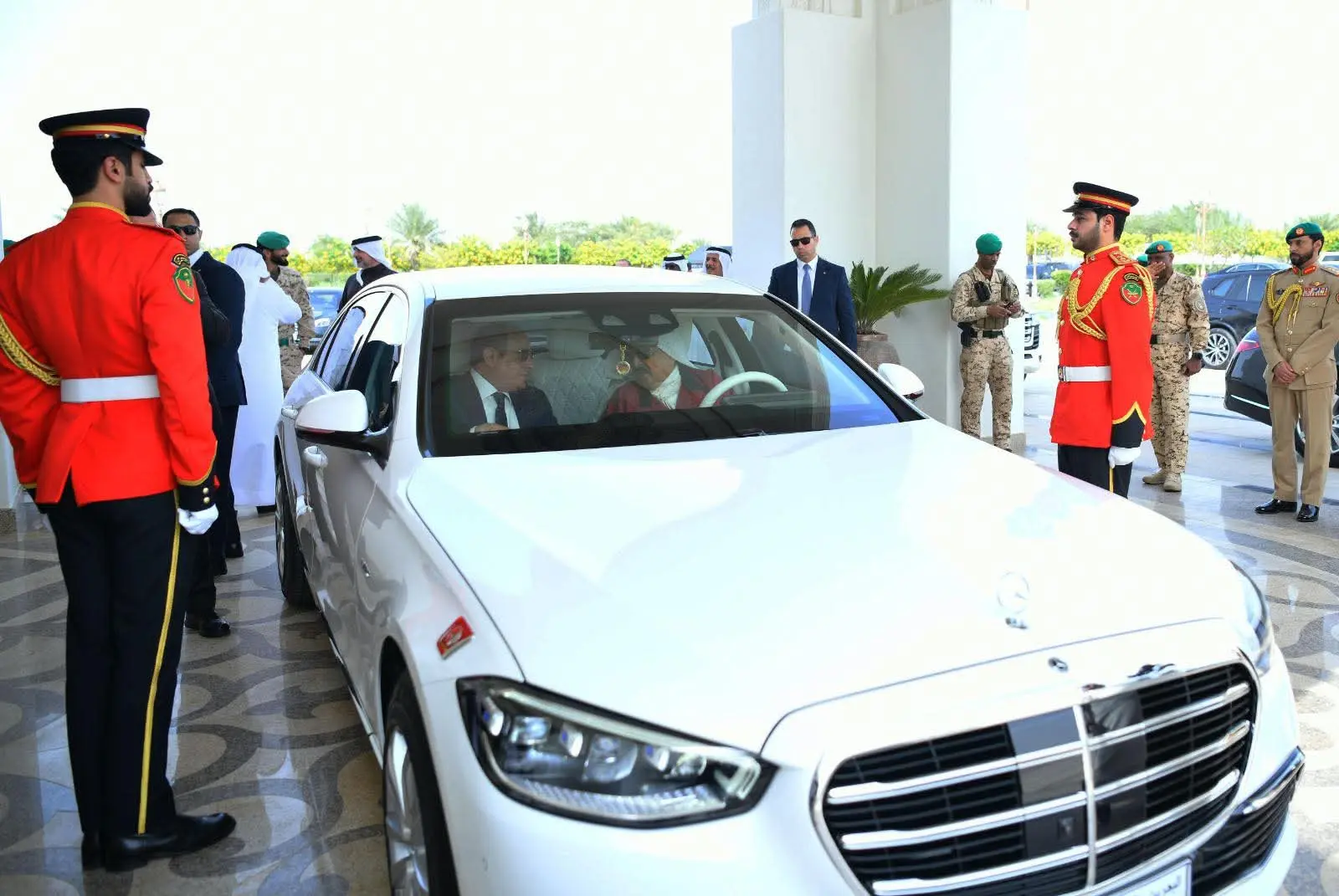 السيسي يؤكد من البحرين والسعودية: أمن الخليج جزء لا يتجزأ من الأمن القومي المصري - 1000486377
