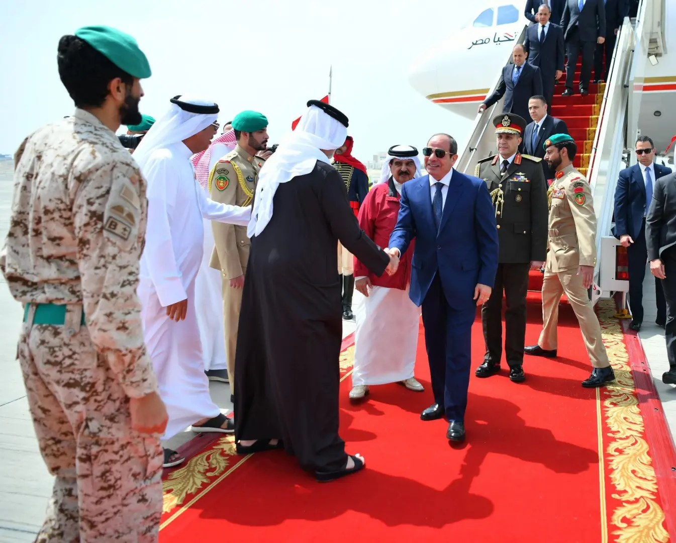 السيسي يؤكد من البحرين والسعودية: أمن الخليج جزء لا يتجزأ من الأمن القومي المصري - 1000486384