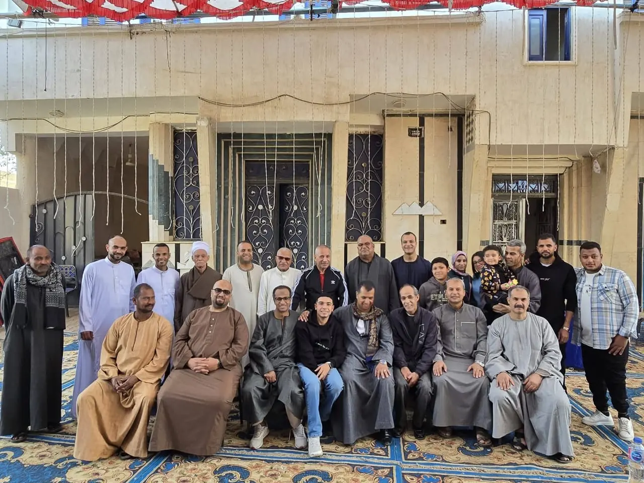 بقميص ليفربول .. أحمد موسي يشارك في مباراة لكرة القدم مع أهالي بلدته بسوهاج - 1000486809