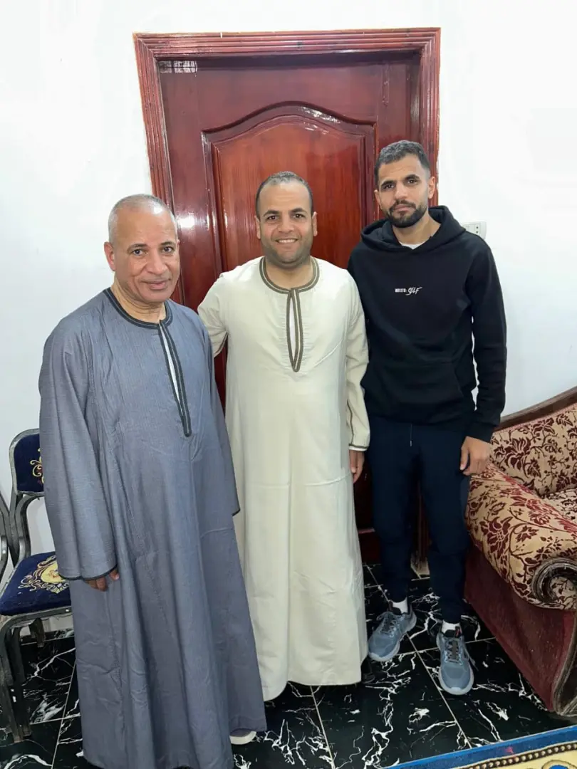 بقميص ليفربول .. أحمد موسي يشارك في مباراة لكرة القدم مع أهالي بلدته بسوهاج - 1000486811