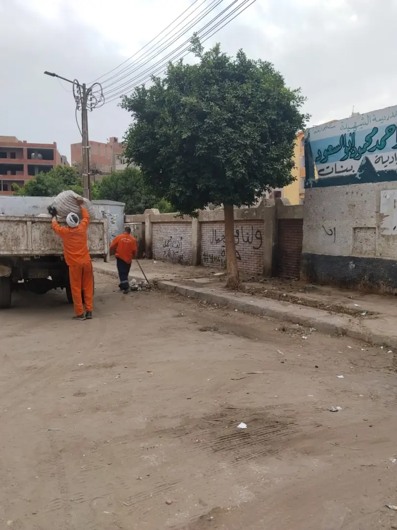 حملة نظافة مكبرة بنجع حمادي تنجح في رفع 59 طنًا من المخلفات والتراكمات - 1000489660