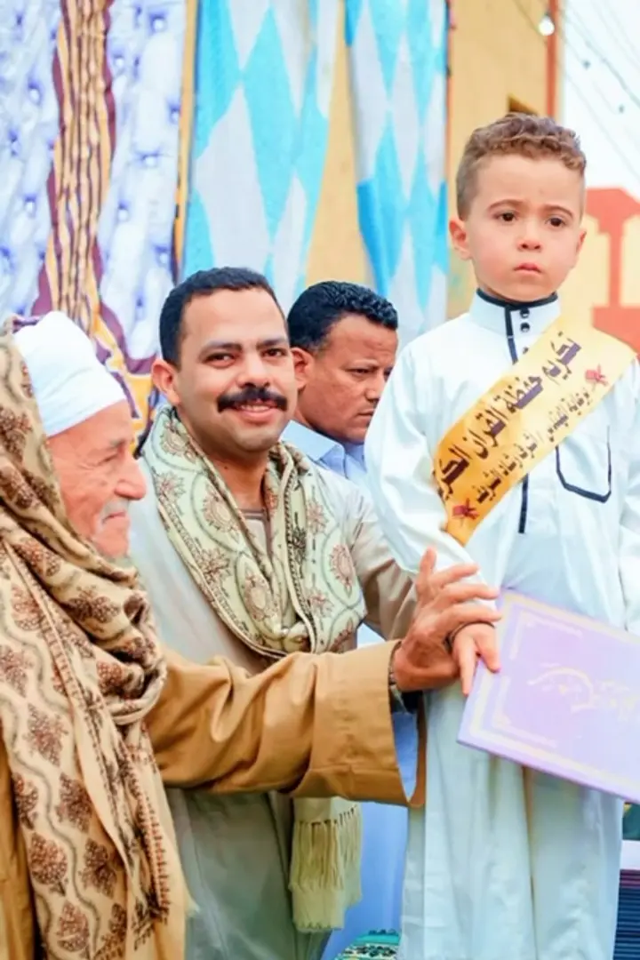 أشرف رشاد يكرّم حفظة القرآن.. 300 حافظ و6 رحلات عمرة في قنا - 1000490495