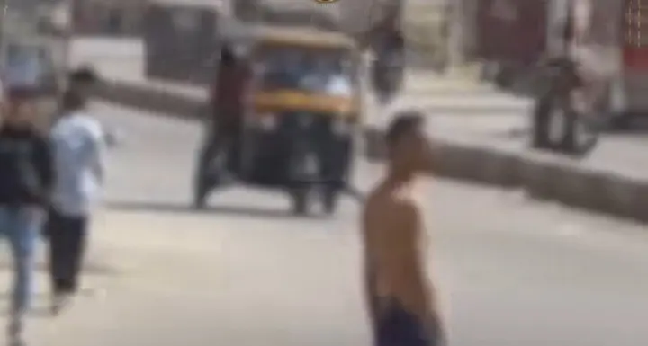 ضبط شخص روع المارة بسلاح أبيض في الفيوم - 1000490565
