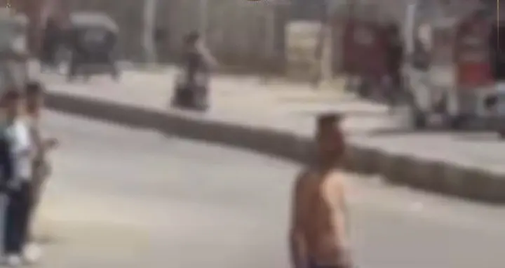 ضبط شخص روع المارة بسلاح أبيض في الفيوم - 1000490567