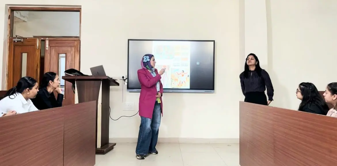 طلاب جامعتي الأقصر الحكومية والأهلية يشاركون في فعاليات الأسبوع العالمي بالهند - 1000492855
