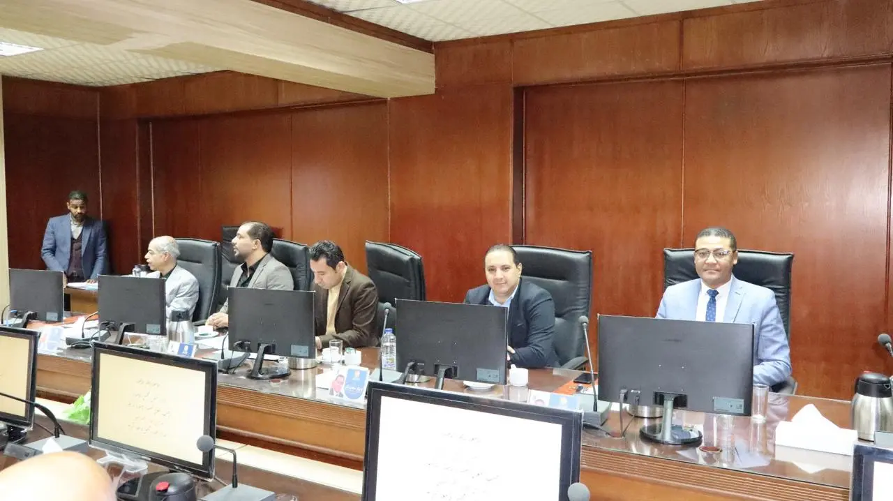 مجلس جامعة الأقصر يستعرض إنشاء مجلس استشاري مهني لتعزيز التكامل بين مخرجات التعليم ومتطلبات سوق العمل - 1000495113