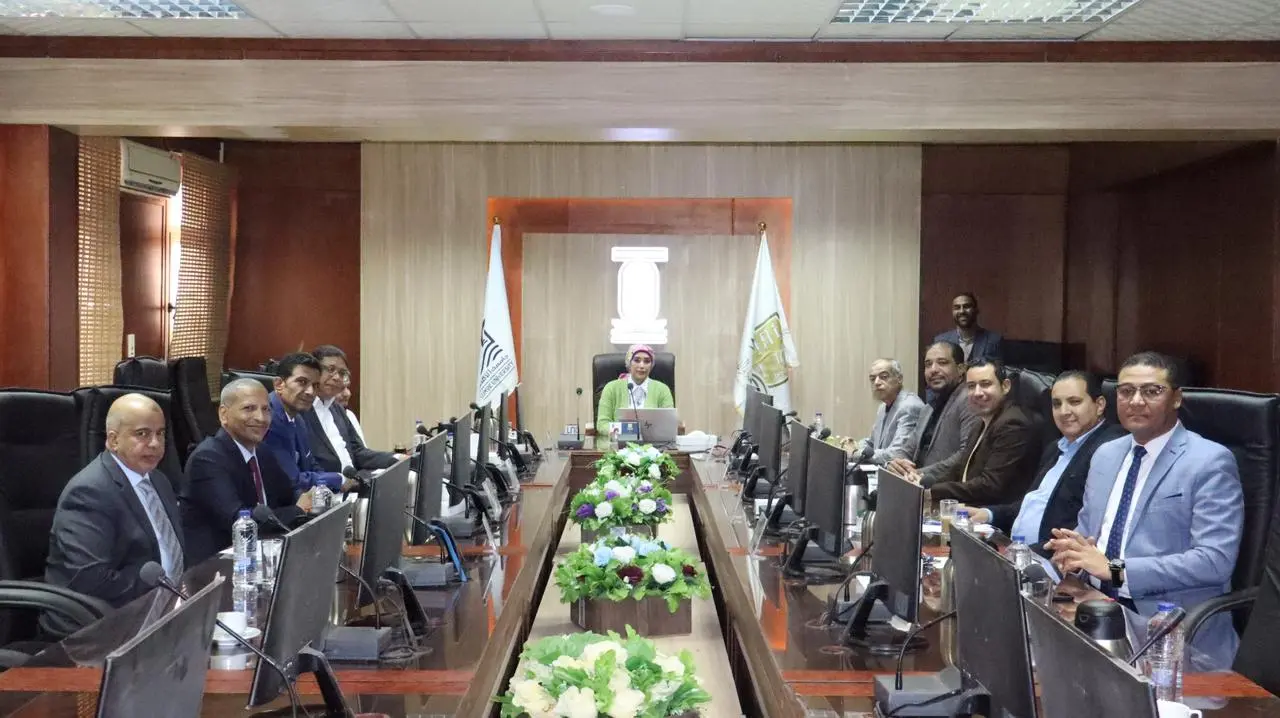 مجلس جامعة الأقصر يستعرض إنشاء مجلس استشاري مهني لتعزيز التكامل بين مخرجات التعليم ومتطلبات سوق العمل - 1000495126