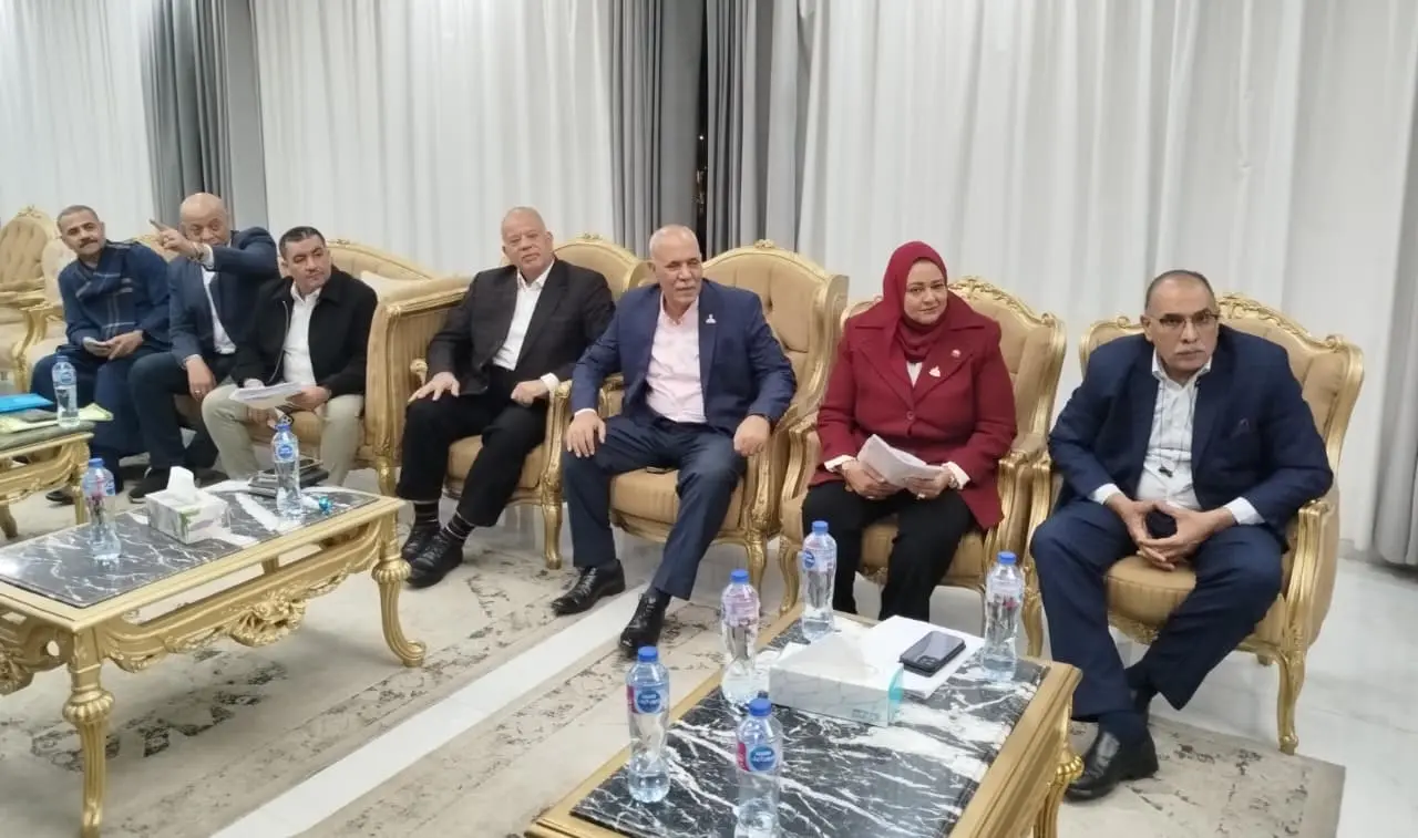 محافظ قنا يلتقي أعضاء مجلسي النواب والشيوخ لبحث الملفات التنموية وتعزيز التعاون لخدمة المواطنين - 1000495592