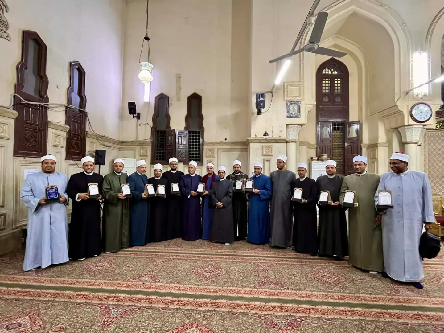 أوقاف قنا تكرم 25 إمامًا تقديرًا لجهودهم خلال شهر رمضان
