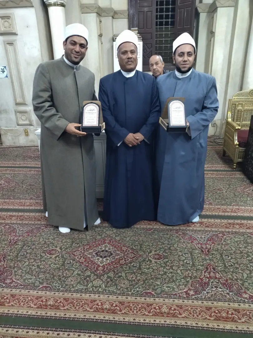 أوقاف قنا تكرم 25 إمامًا تقديرًا لجهودهم خلال شهر رمضان - 1000495733