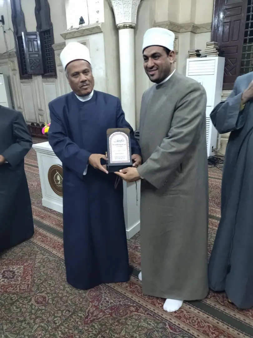 أوقاف قنا تكرم 25 إمامًا تقديرًا لجهودهم خلال شهر رمضان - 1000495736