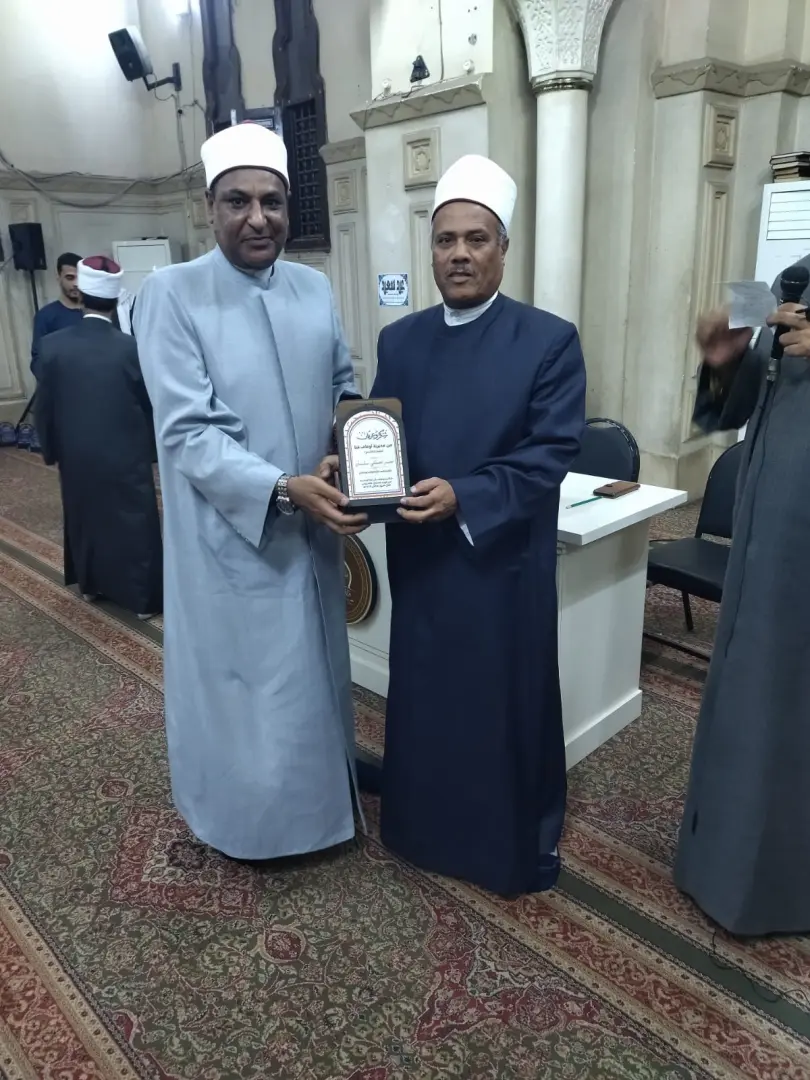 أوقاف قنا تكرم 25 إمامًا تقديرًا لجهودهم خلال شهر رمضان - 1000495739