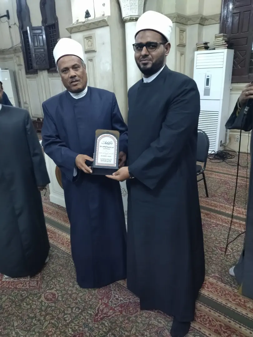 أوقاف قنا تكرم 25 إمامًا تقديرًا لجهودهم خلال شهر رمضان - 1000495745