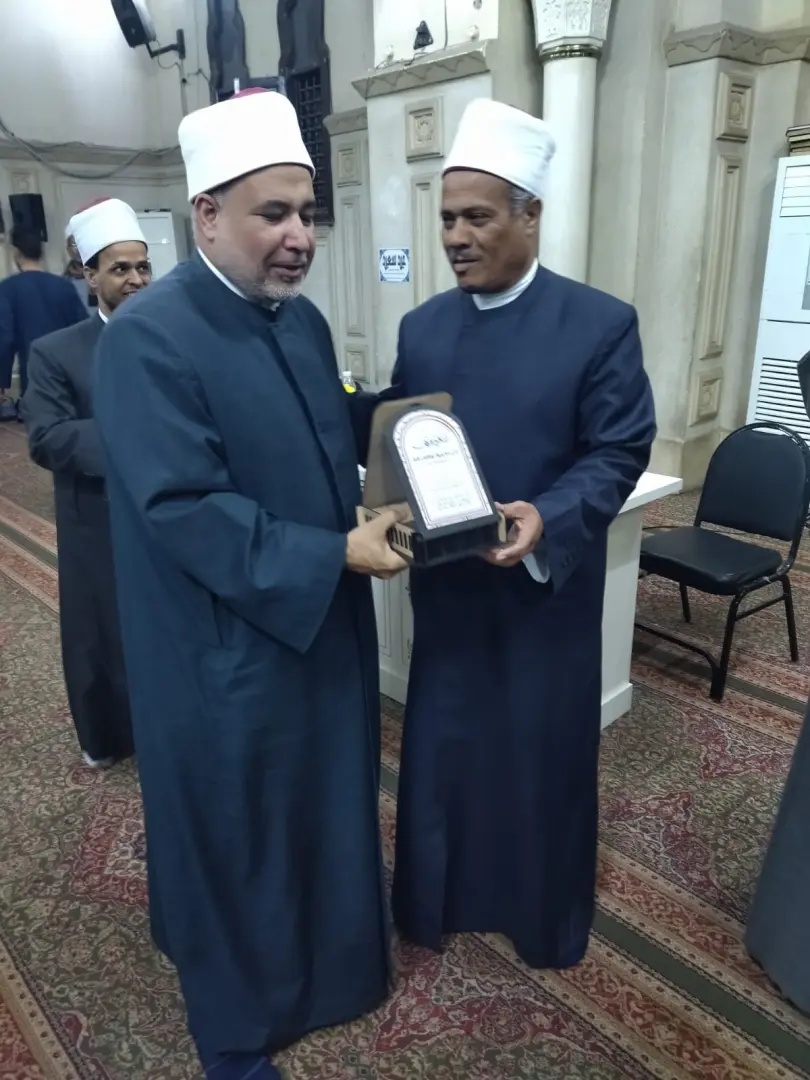 أوقاف قنا تكرم 25 إمامًا تقديرًا لجهودهم خلال شهر رمضان - 1000495748
