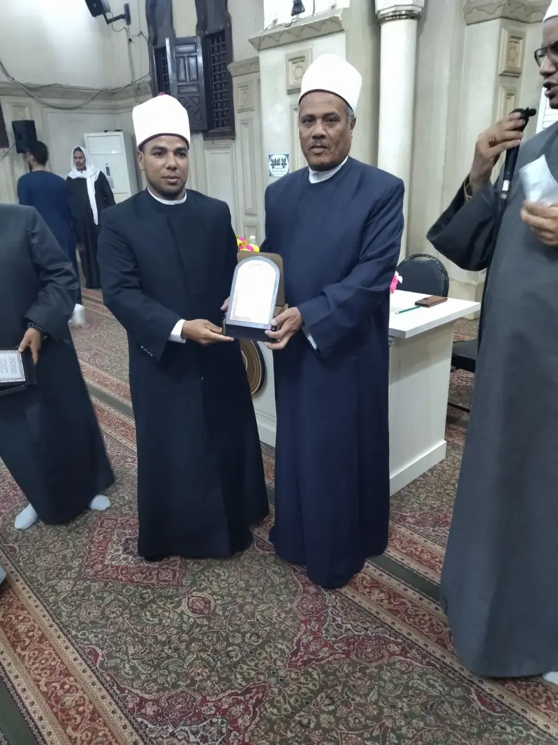أوقاف قنا تكرم 25 إمامًا تقديرًا لجهودهم خلال شهر رمضان - 1000495763